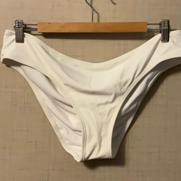 Shade & Shore White Crochet Bikini Top - Picture 6 of 12